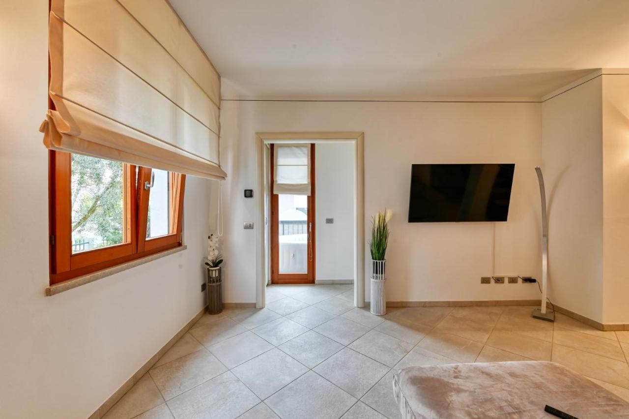 Pearl House - Sirmione Holiday - Jacuzzi Privata 외부 사진